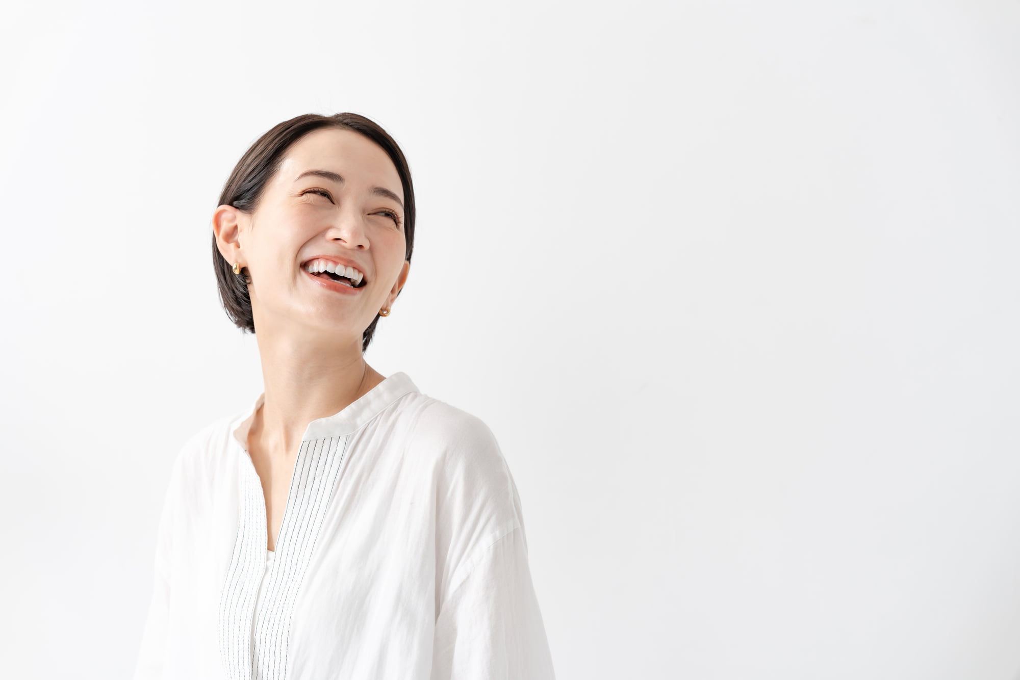 虫歯の初期症状を予防し笑顔がさわやかな女性