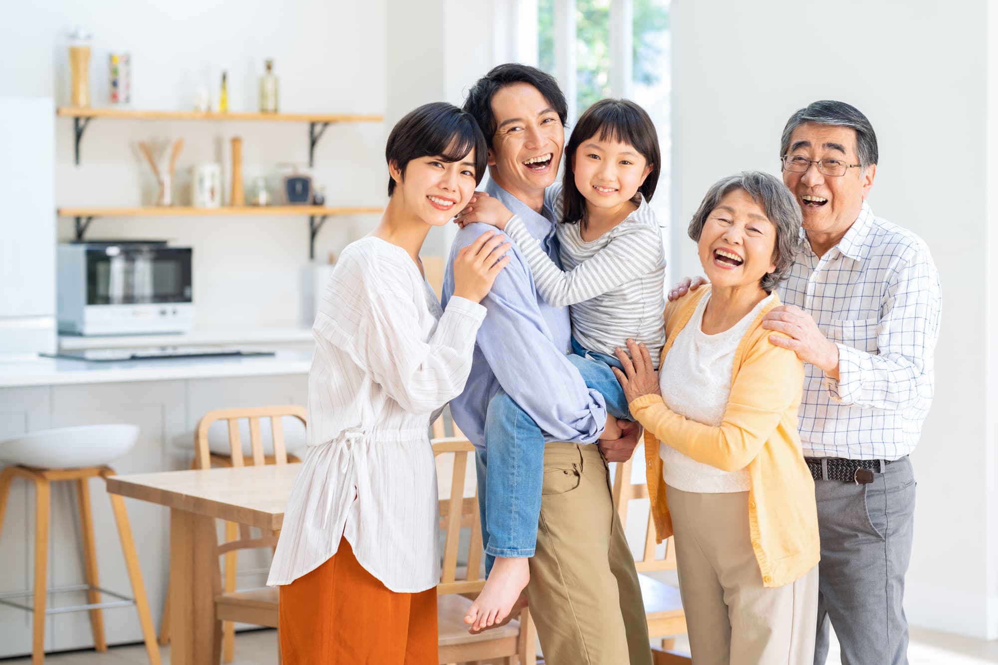 予防歯科で健康に過ごす3世帯家族