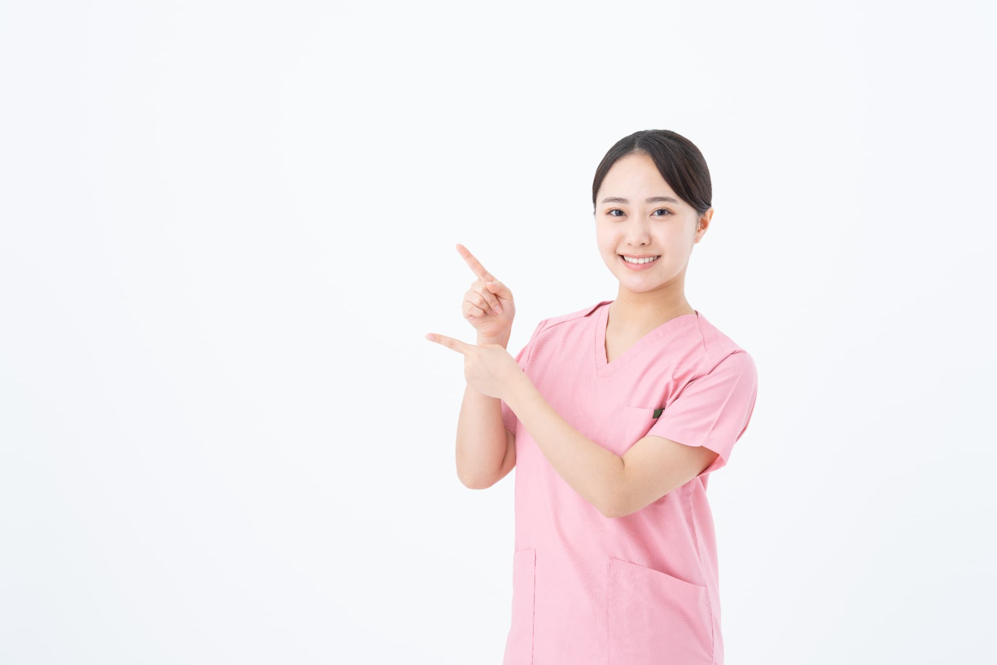 MFTについて説明する歯科衛生士の女性