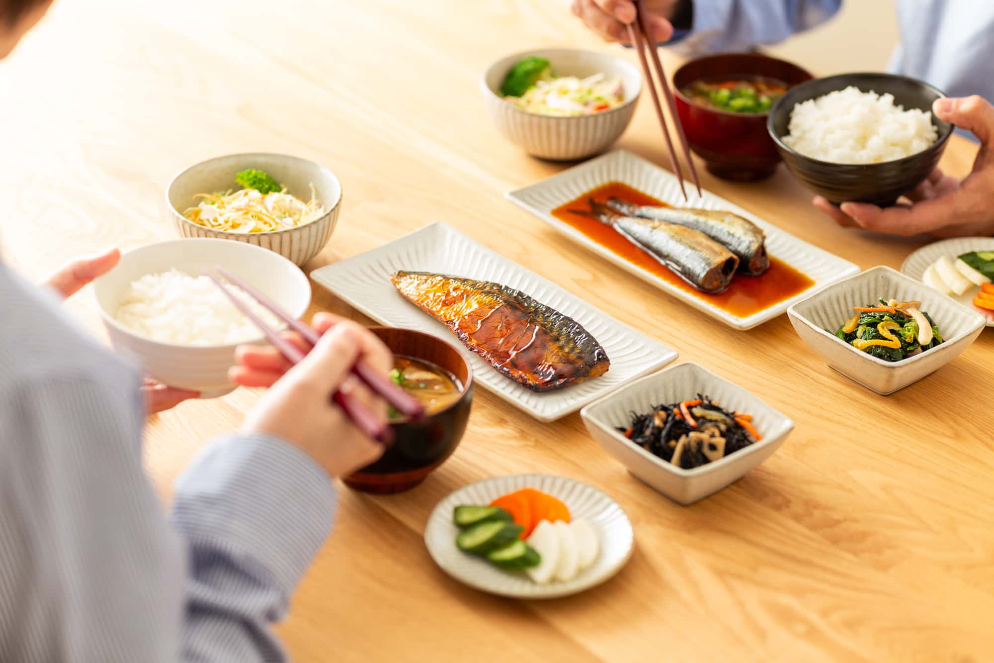 バランスのとれた健康的な食事のイメージ